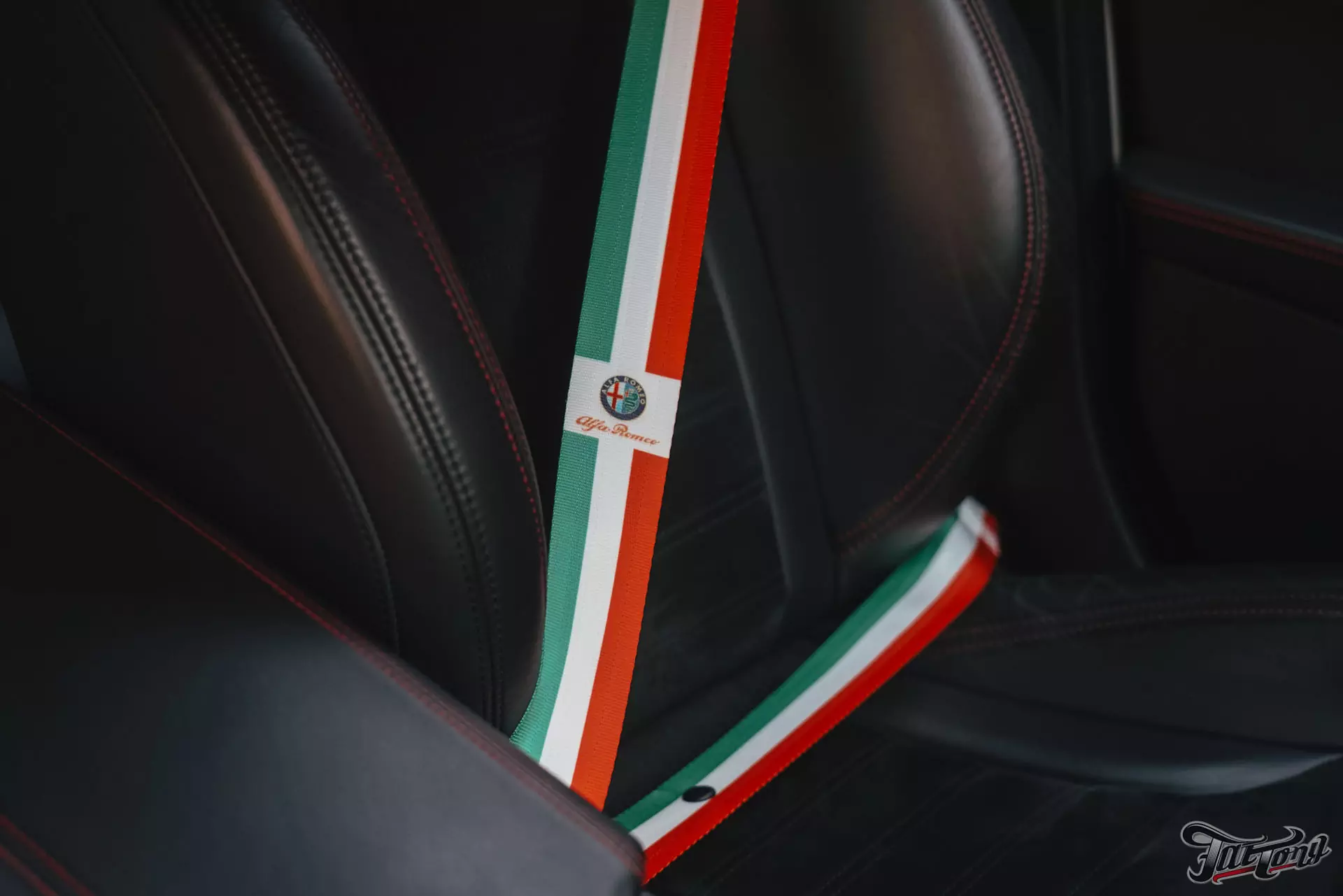 Alfa Romeo Giulia. Цветные ремни безопасности